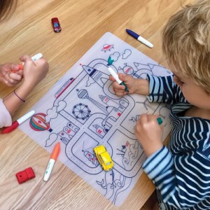 Reusable colouring in placemat set, soft silicone – Super Petit - City - Croque-Maman - Lifestyle